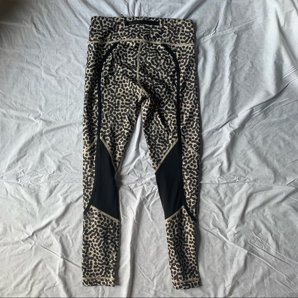 LuluLemon High Impact Leggings with Mesh Panels - Picture 9 of 14